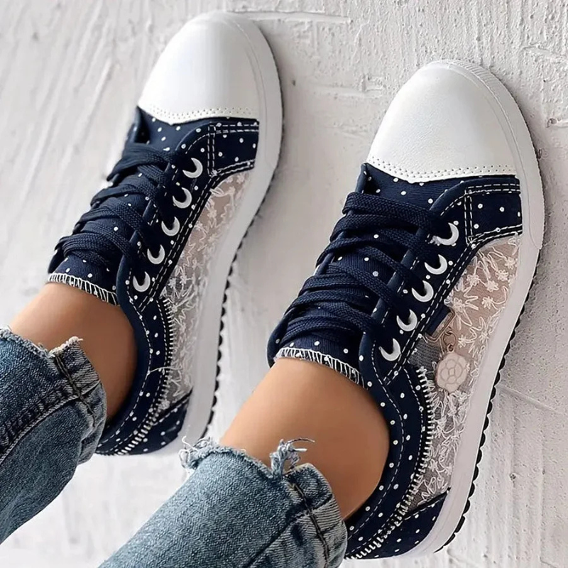 Lirio | Scarpe in pizzo floreale con dettagli in denim