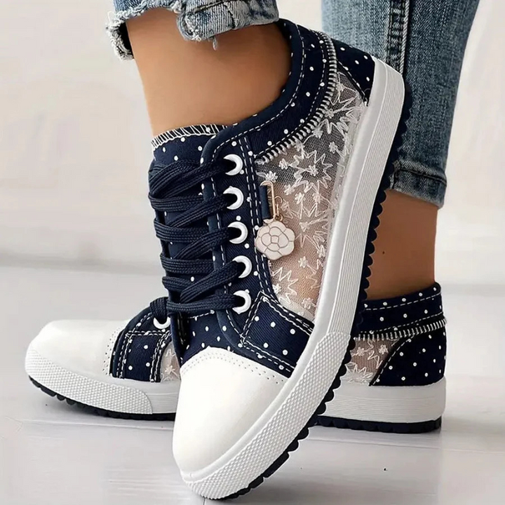 Lirio | Scarpe in pizzo floreale con dettagli in denim